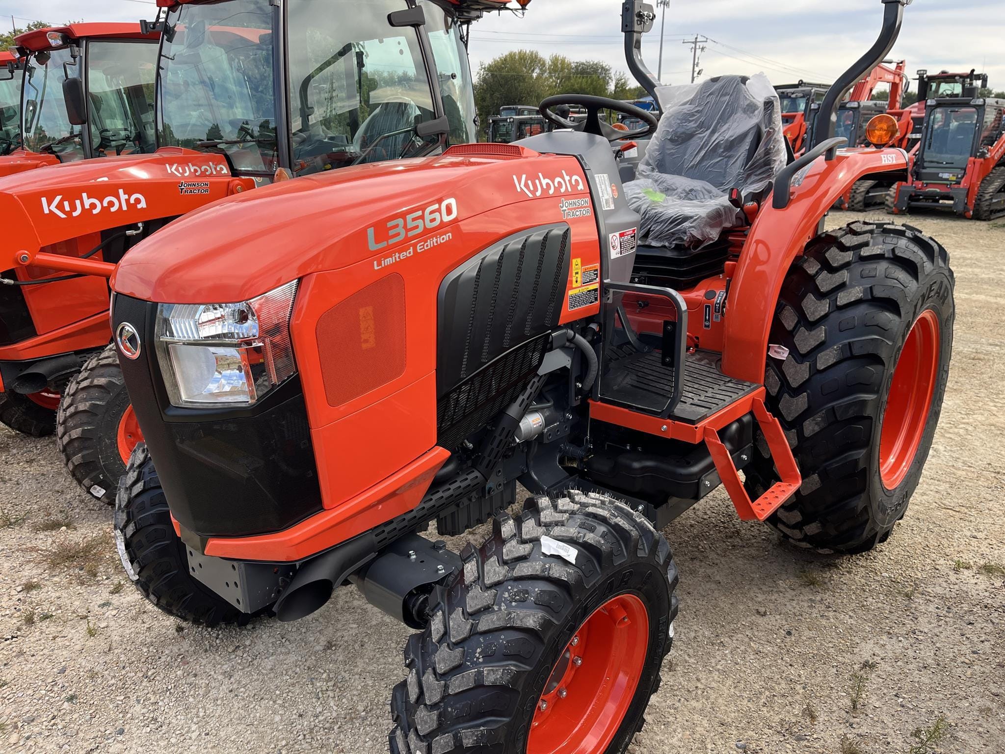 2025 Kubota L3560HST-LE Equipment Image0