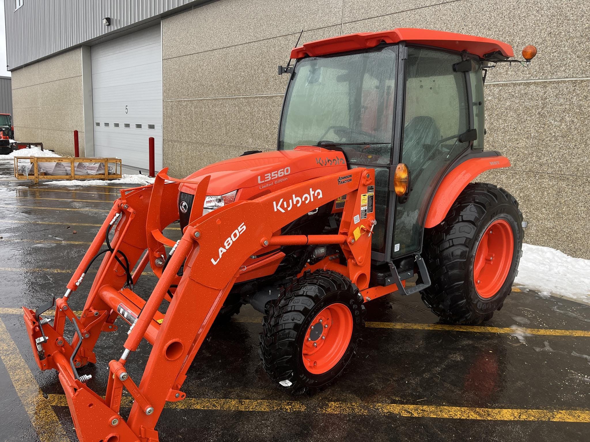 2025 Kubota L3560HSTC-LE Equipment Image0