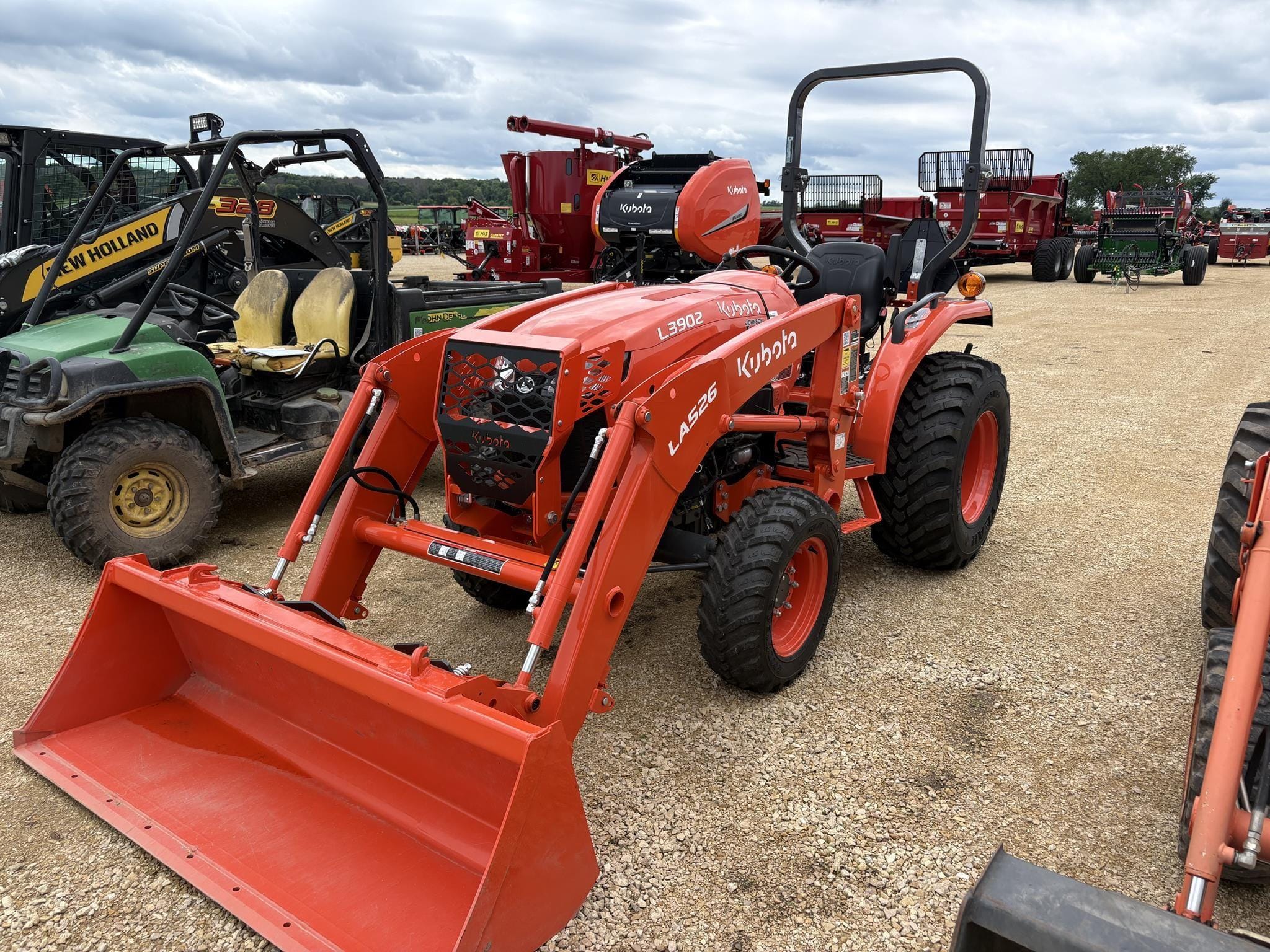 Main image Kubota L3902HST