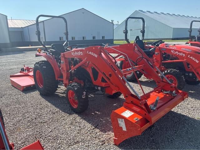 Image of Kubota L3902HST equipment image 4