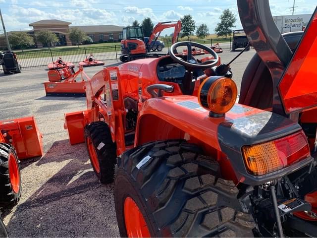 Image of Kubota L3902HST equipment image 2