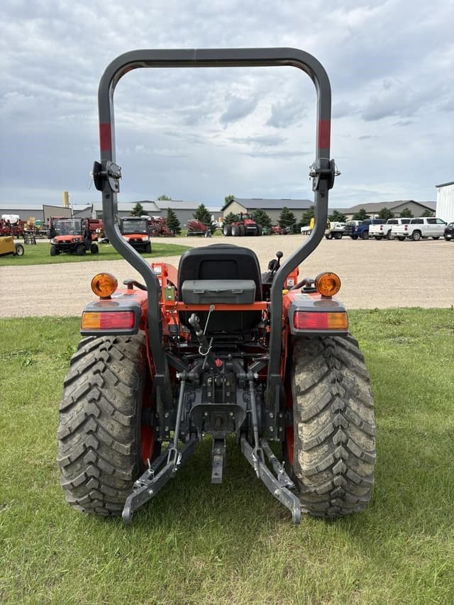 Image of Kubota L3902HST equipment image 2
