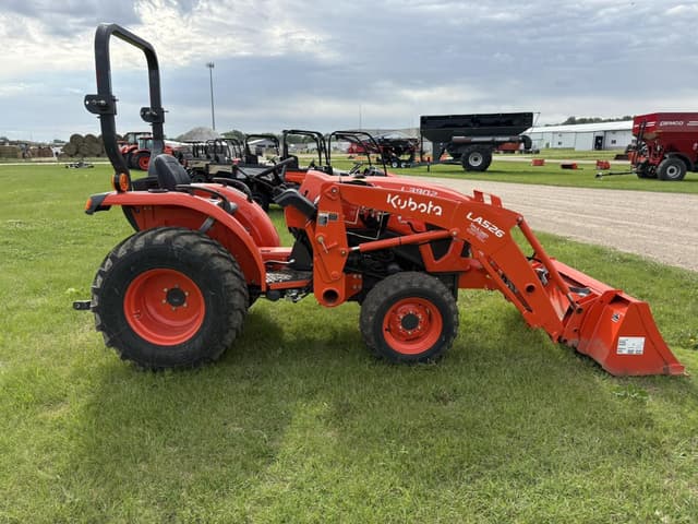 Image of Kubota L3902HST equipment image 3