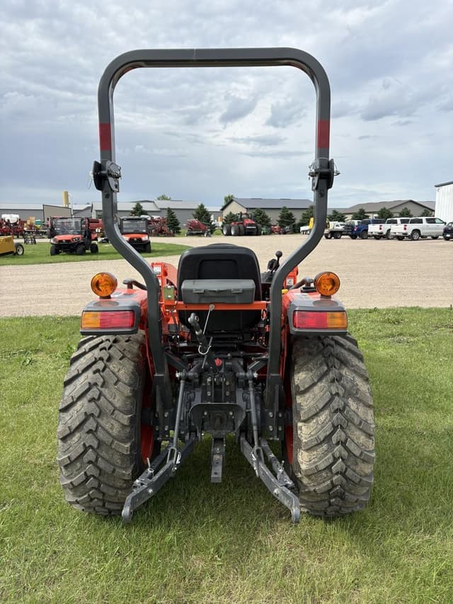 Image of Kubota L3902HST equipment image 2