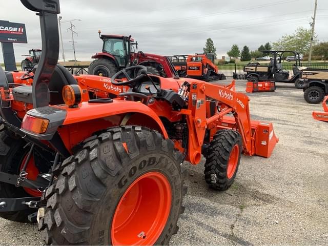 Image of Kubota L3902HST equipment image 2