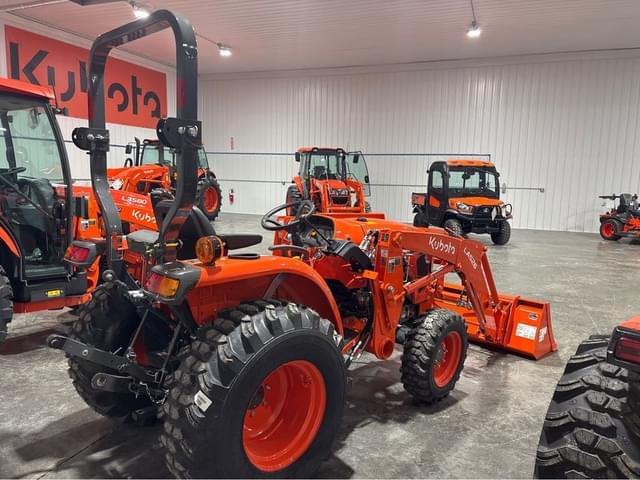 Image of Kubota L3902HST equipment image 4