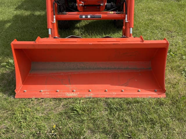 Image of Kubota L3902HST equipment image 4