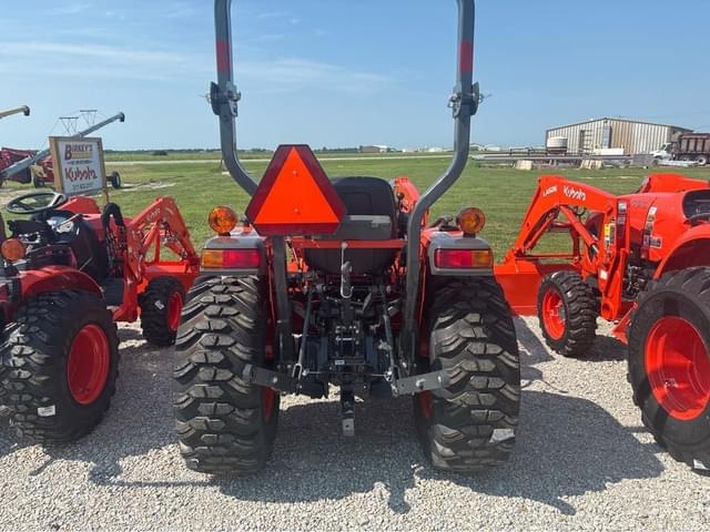 Image of Kubota L3902HST equipment image 4