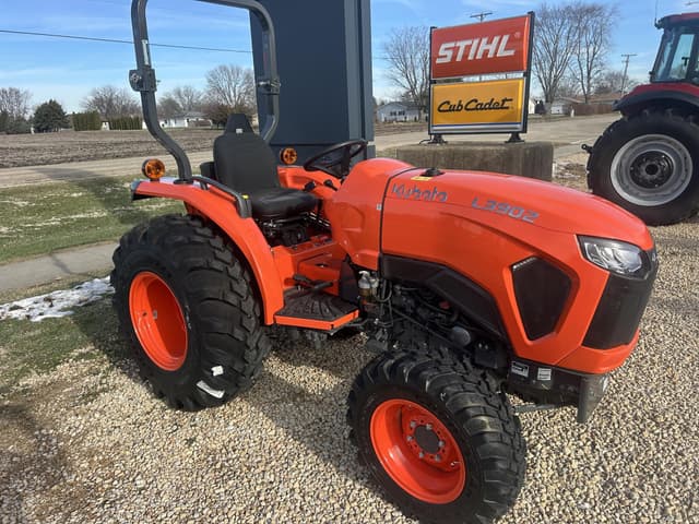 Image of Kubota L3902HST equipment image 1