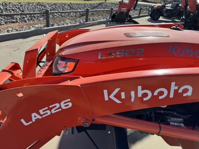 Image of Kubota L3902HST equipment image 2