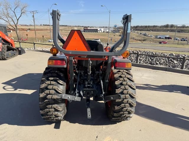 Image of Kubota L3902HST equipment image 4