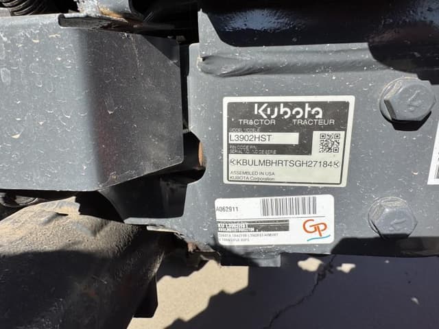Image of Kubota L3902HST equipment image 3