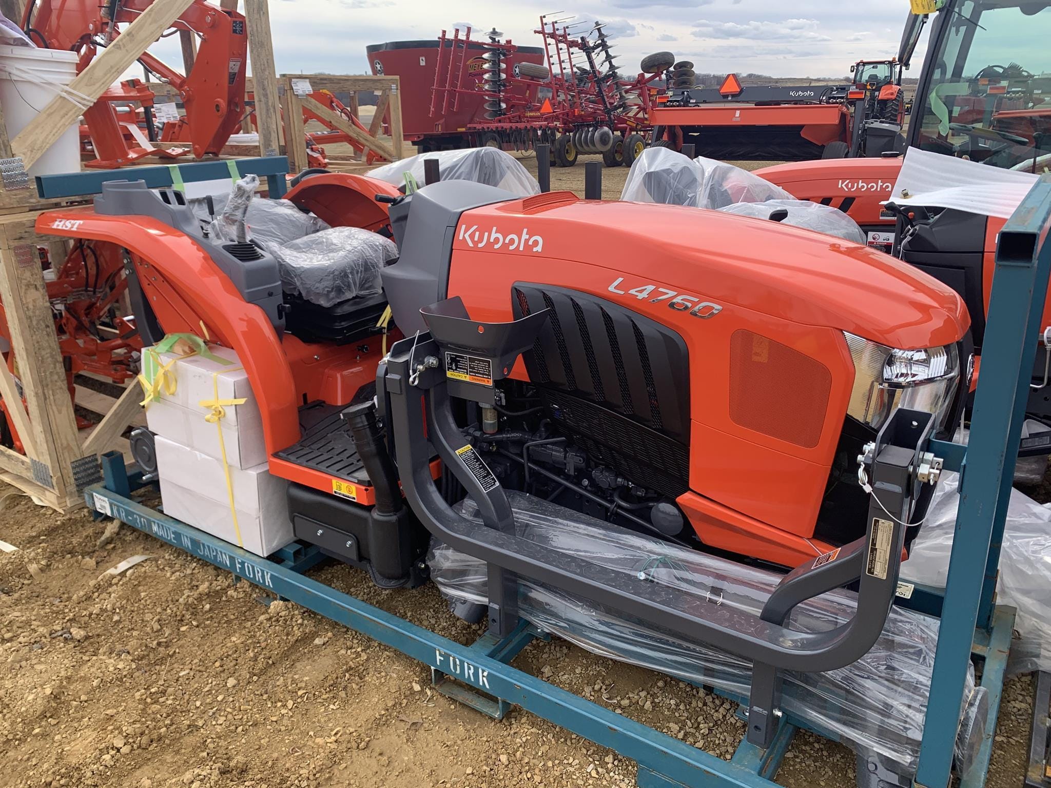 2025 Kubota L4760HST Equipment Image0