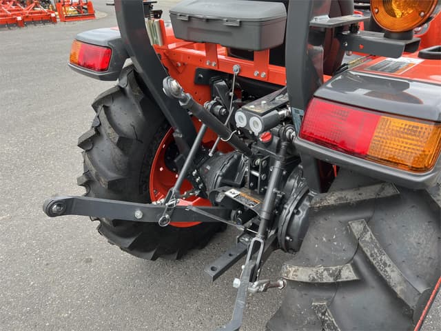 Image of Kubota L4802DTN equipment image 4