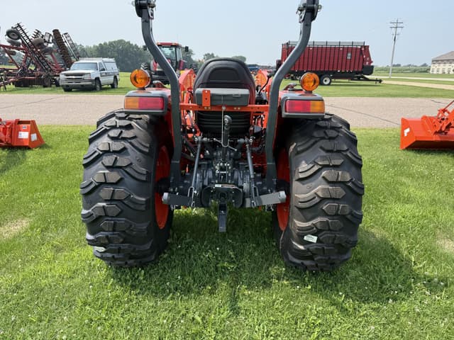 Image of Kubota L4802HST equipment image 4