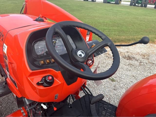 Image of Kubota L4802HST equipment image 2
