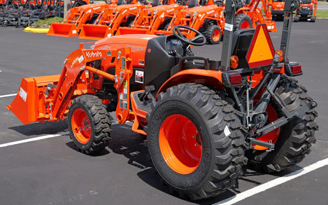 Image of Kubota LX2620SU equipment image 2
