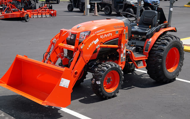 Image of Kubota LX2620SU equipment image 1