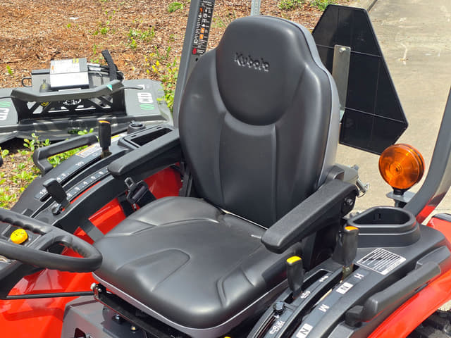 Image of Kubota LX3520 equipment image 4
