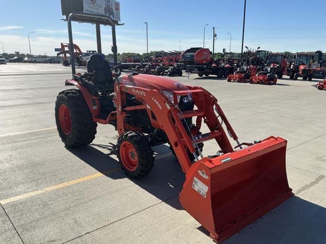Image of Kubota LX2620HSD equipment image 4