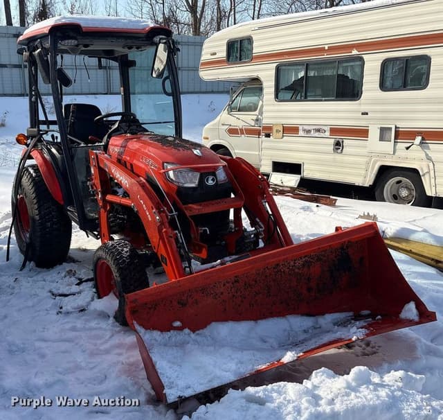 Image of Kubota LX2620HSD equipment image 2