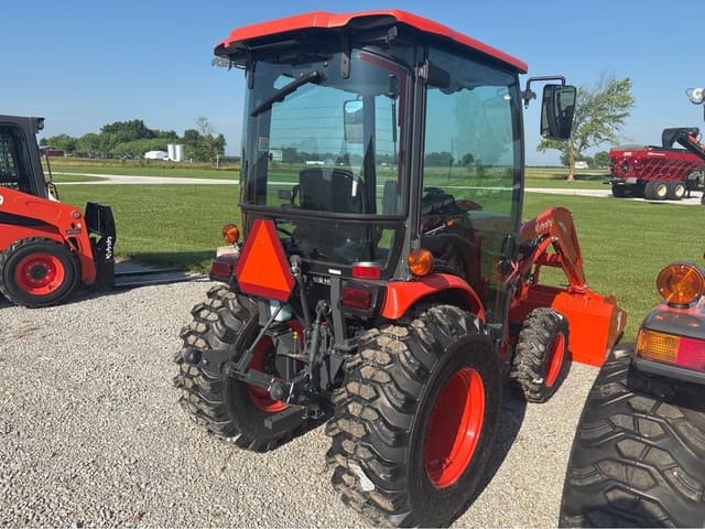 Image of Kubota LX2620HSDC equipment image 4