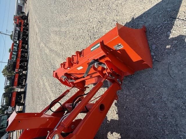 Image of Kubota LX2620HSDC equipment image 4