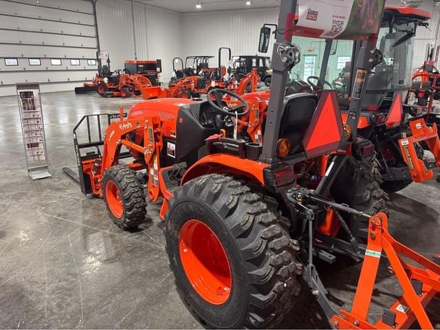 Image of Kubota LX2620SUHSD equipment image 2