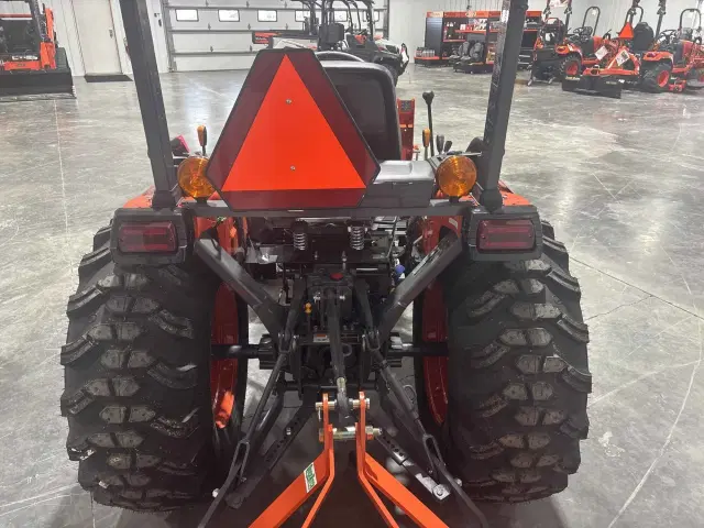 Image of Kubota LX2620SUHSD equipment image 3