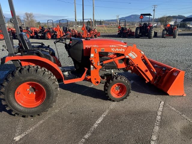 Image of Kubota LX2620SUHSD equipment image 3