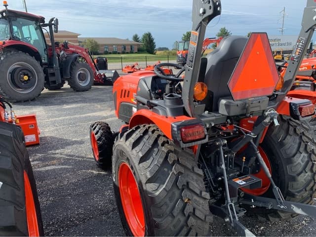 Image of Kubota LX3520HSD equipment image 4