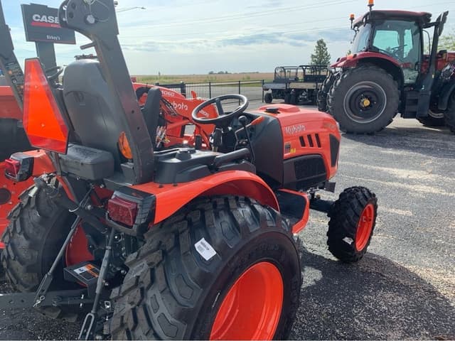 Image of Kubota LX3520HSD equipment image 2