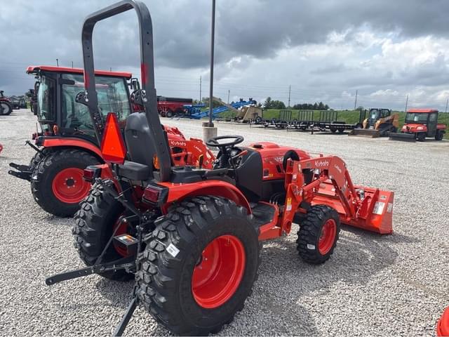 Image of Kubota LX3520HSD equipment image 2