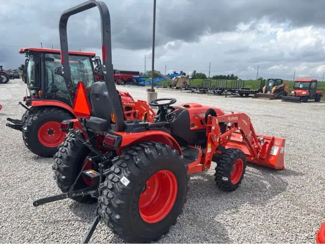 Image of Kubota LX3520HSD equipment image 2