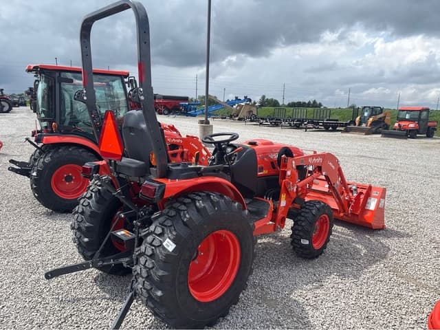 Image of Kubota LX3520HSD equipment image 2