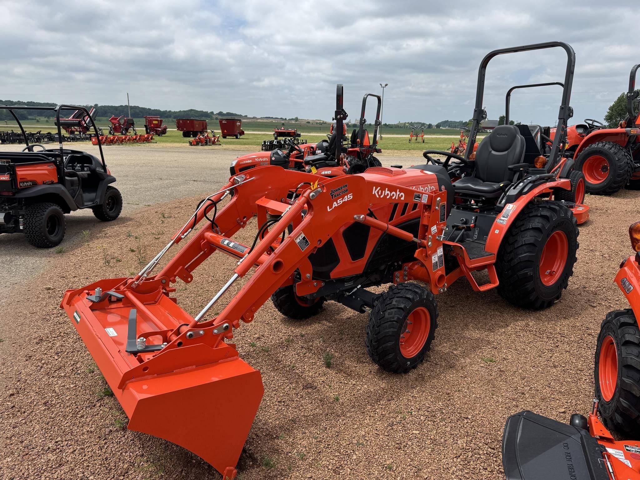 2025 Kubota LX3520HSD Equipment Image0