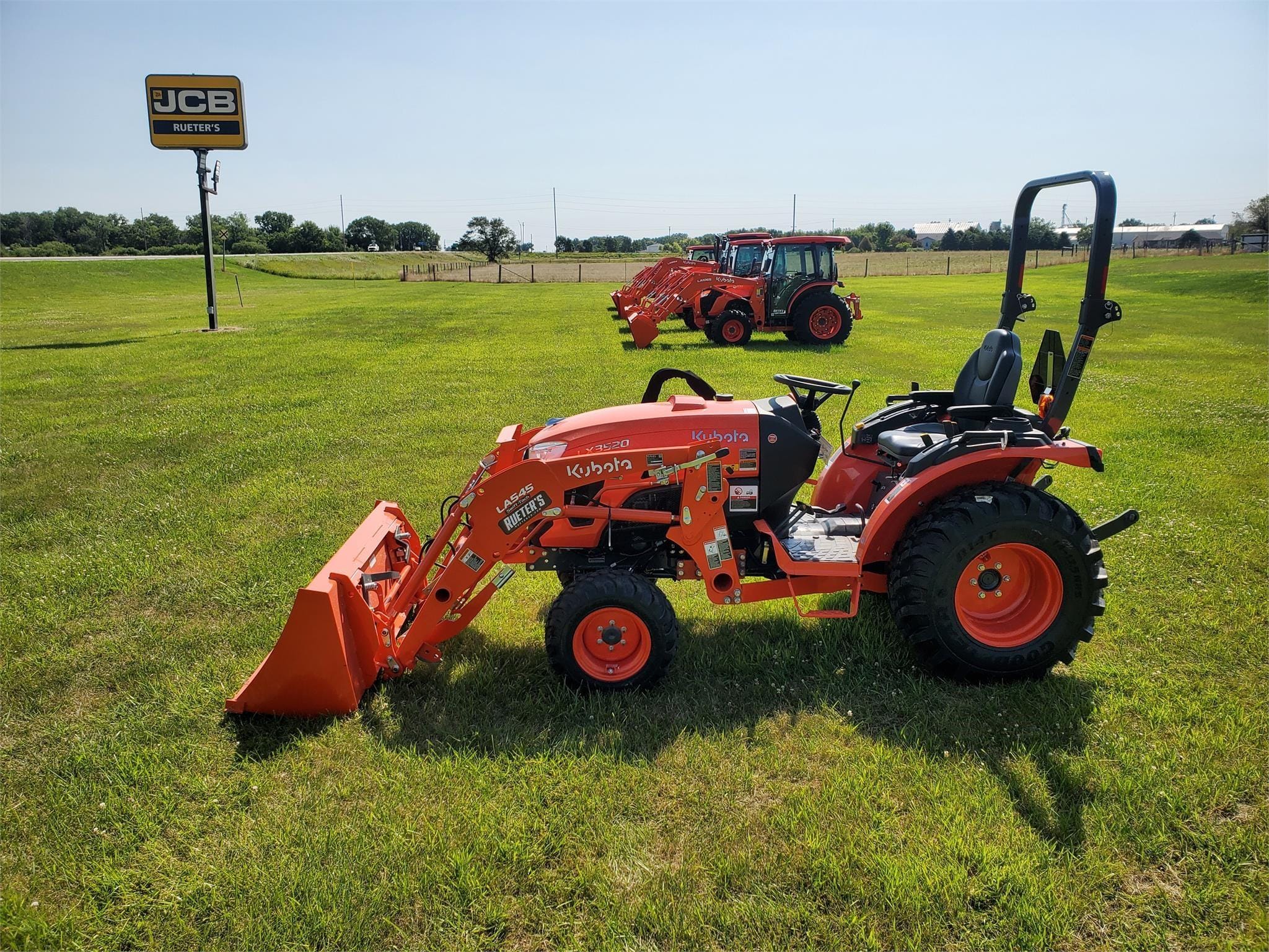 2025 Kubota LX3520HSD Equipment Image0