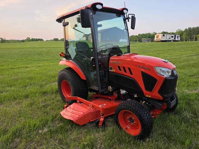 Image of Kubota LX3520HSDC equipment image 2