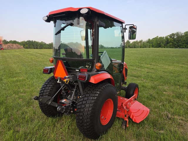 Image of Kubota LX3520HSDC equipment image 3