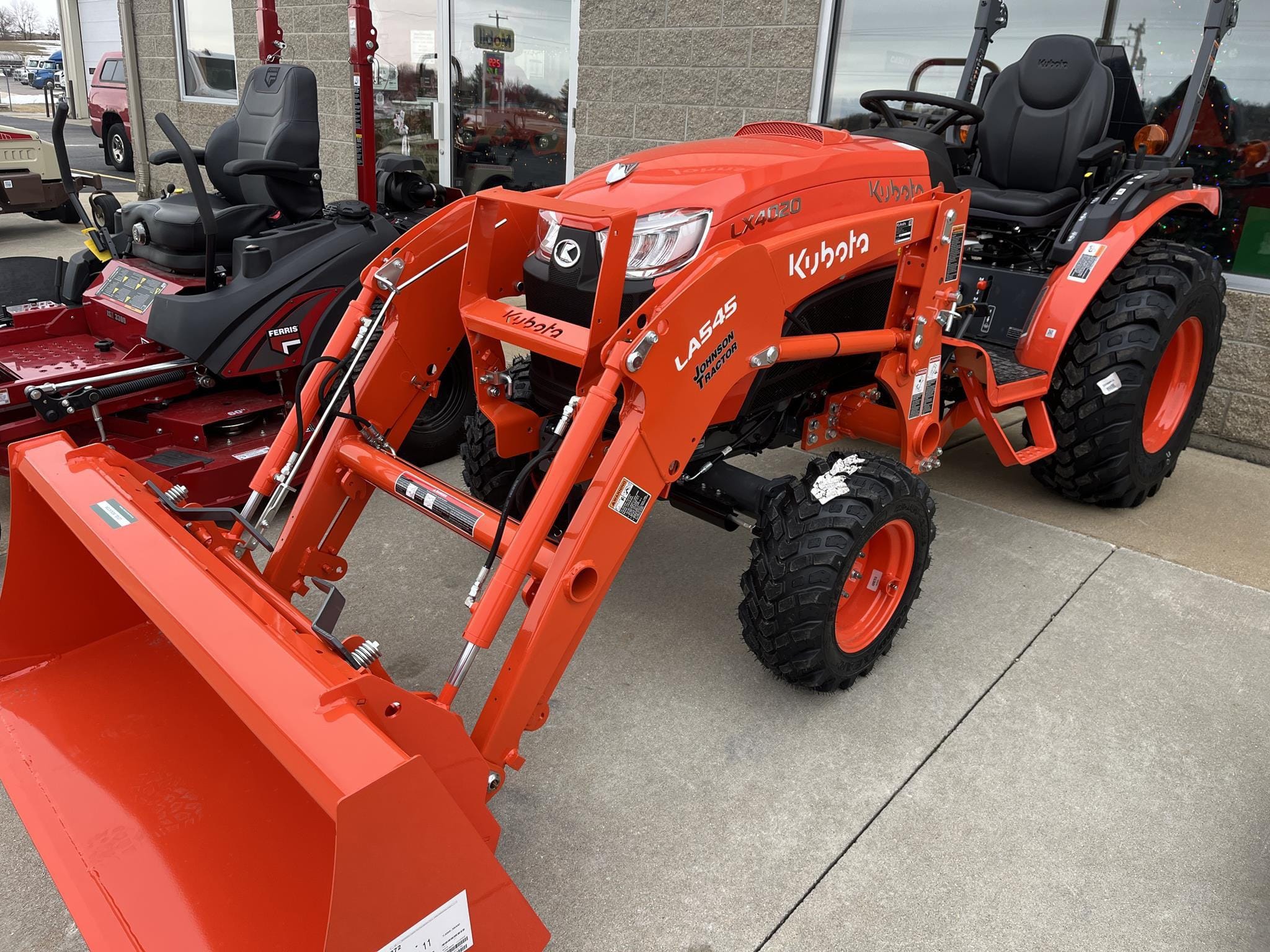 2025 Kubota LX4020HSD Equipment Image0