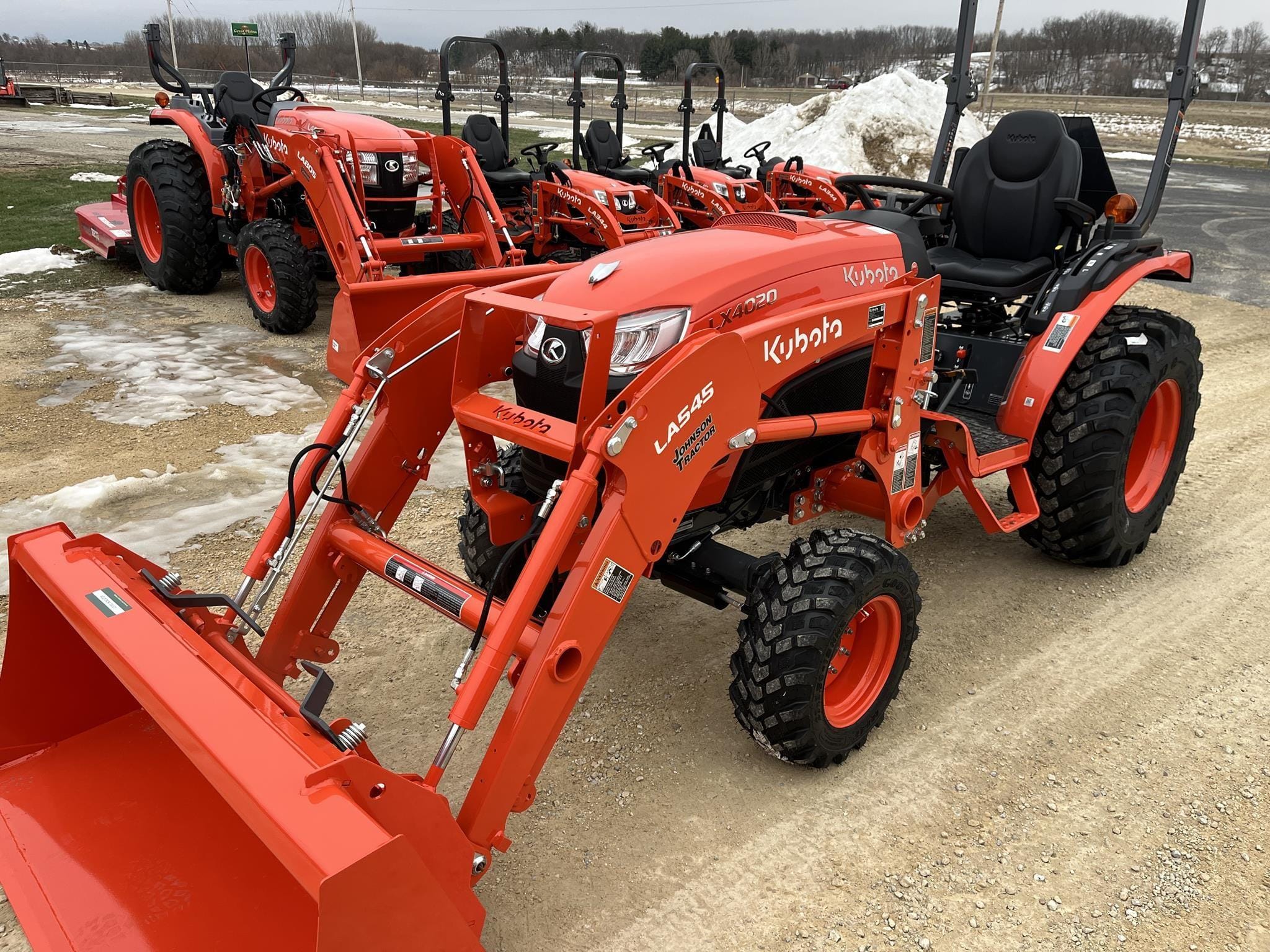2025 Kubota LX4020HSD Equipment Image0