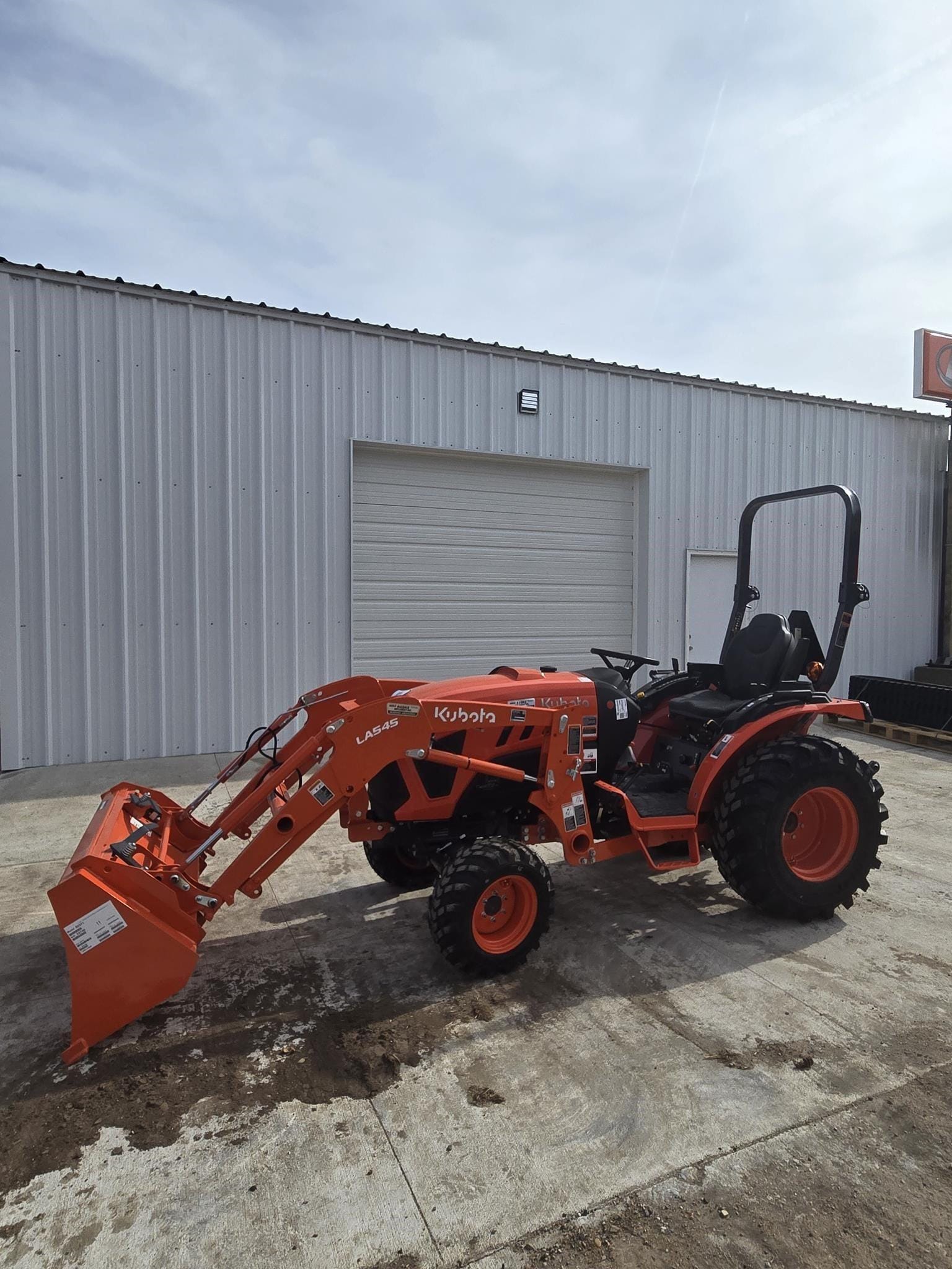 2025 Kubota LX4020HSD Equipment Image0