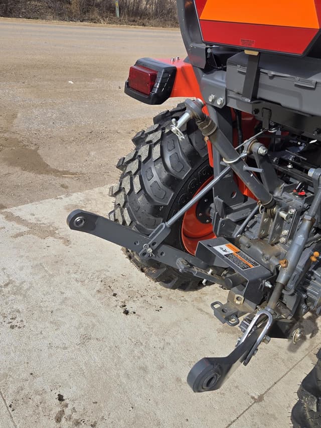 Image of Kubota LX4020HSD equipment image 4