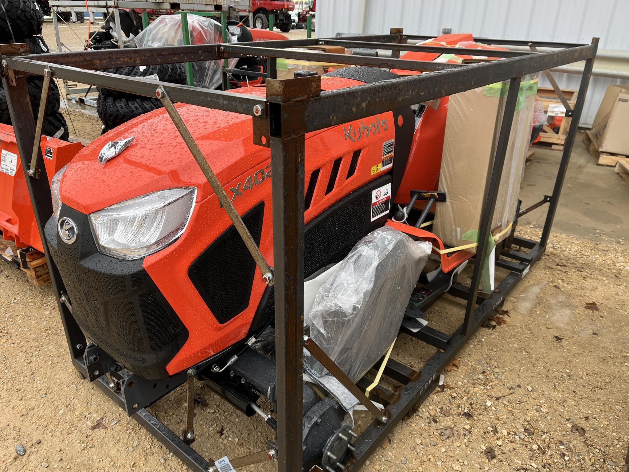 2025 Kubota LX4020HSD Equipment Image0