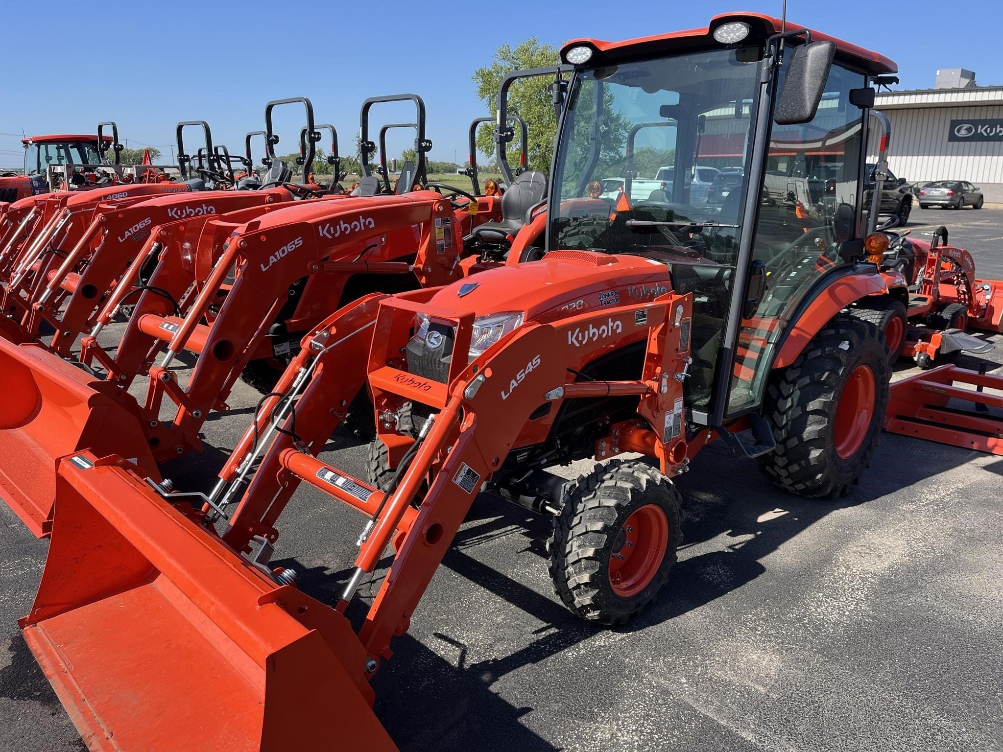 2025 Kubota LX4020HSDC Equipment Image0