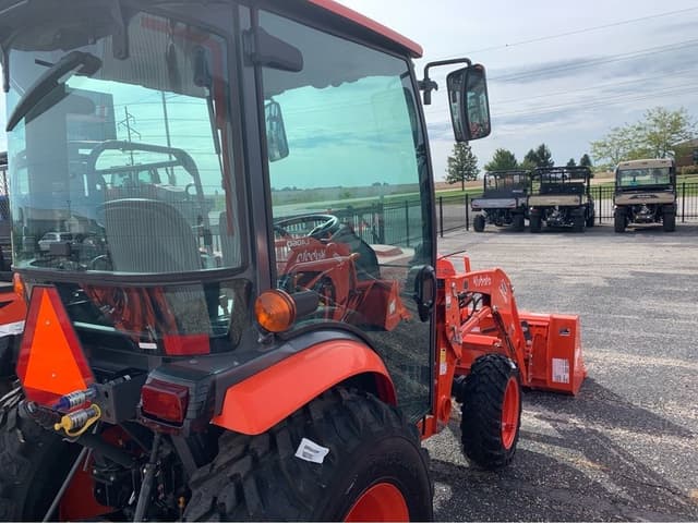 Image of Kubota LX4020HSDC equipment image 2