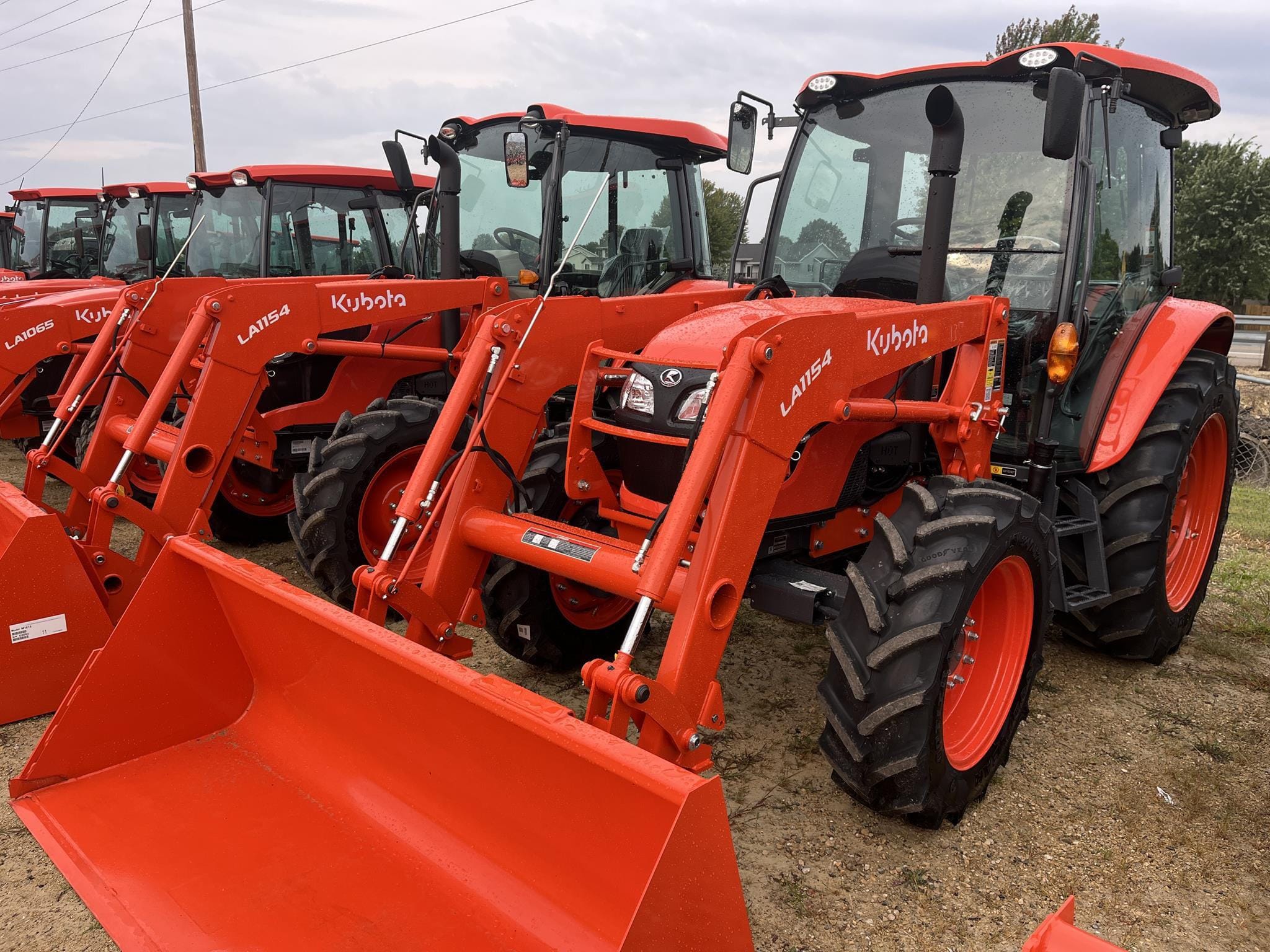 2025 Kubota M4D-071HDC Equipment Image0