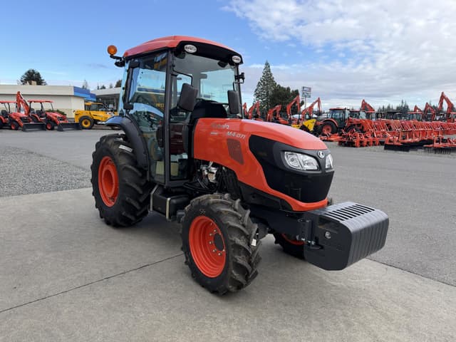 Image of Kubota M4N-071HDC12 equipment image 4