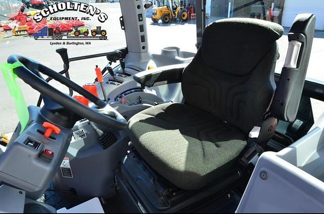 Image of Kubota M5-111 equipment image 4