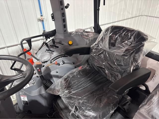 Image of Kubota M5-111 equipment image 3